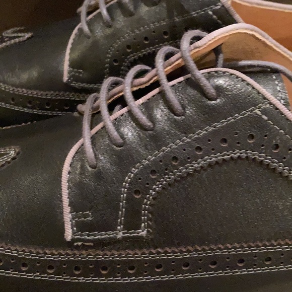 Size 10.5 3E Florsheim Flux Wingtip Oxford main image 10